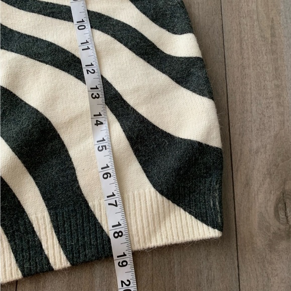 NWT Zara wavy wool blend knit high neck sweater cream grey size medium - Picture 4 of 8